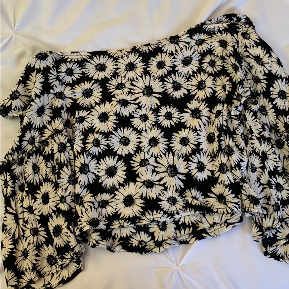 off the shoulders crop top